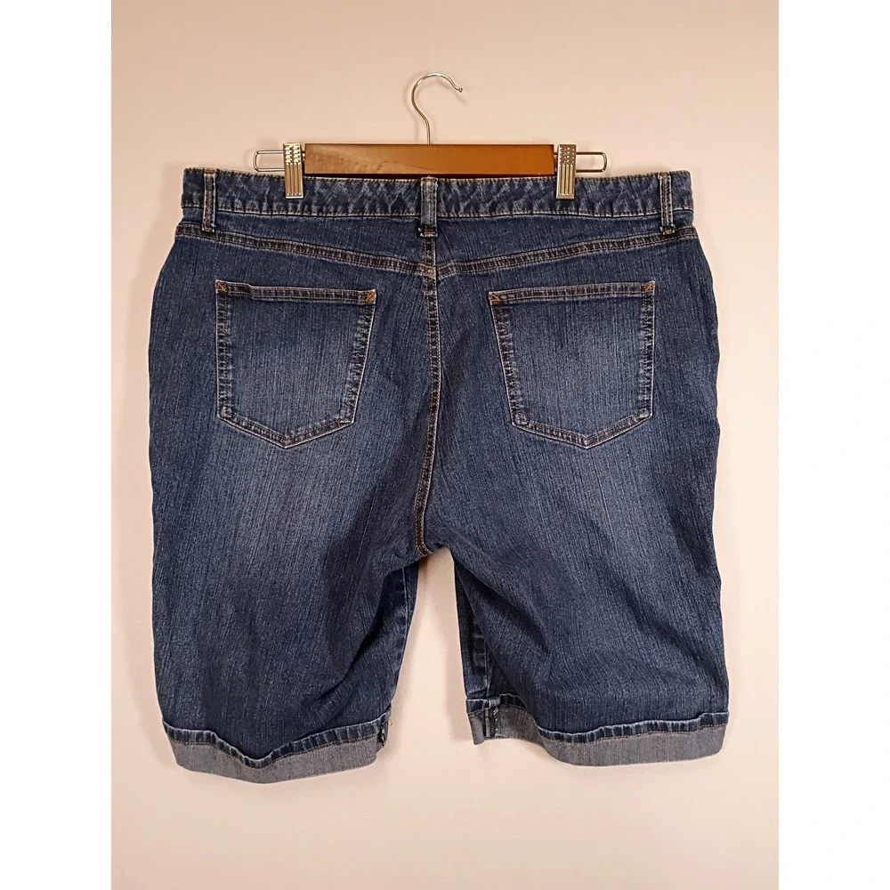 Classic Casual Gloria Vanderbilt Womens 16 Blue Slimming Bermuda Denim Shorts
